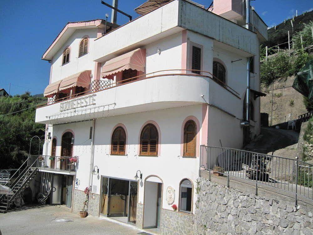 Bed and Breakfast Tra I Monti Tramonti Exterior foto